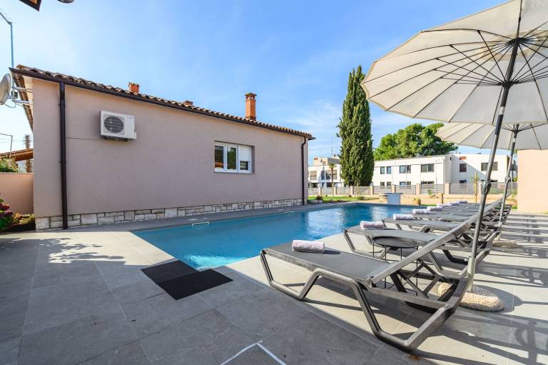 House with yard, private pool & terrace — photo 5