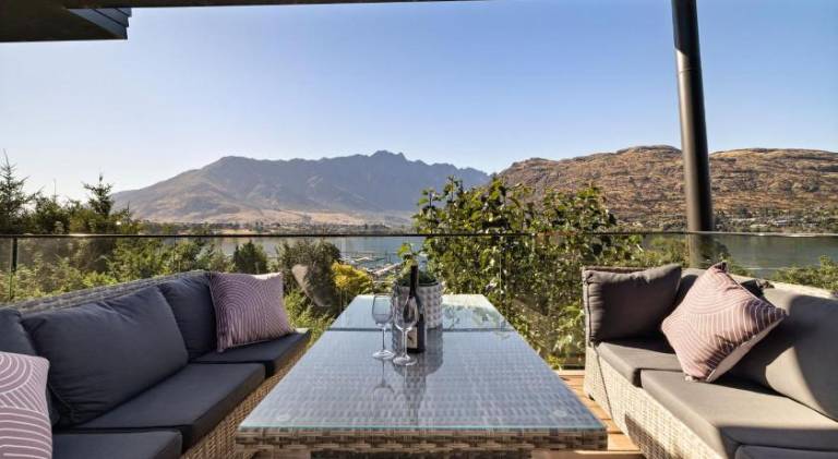 219 m&sup2; Ferienhaus