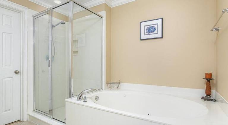 Holiday apartment with pool & hot tub | Beach nearby | Pets are welcome in Tybee Island, GA