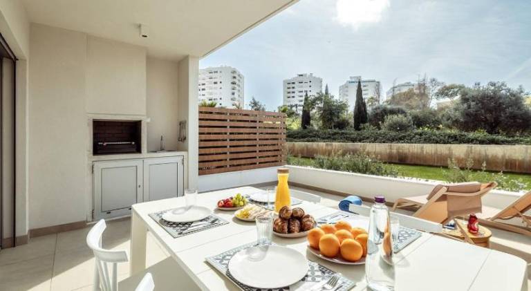 Holiday apartment with yard, BBQ & terrace — photo 5