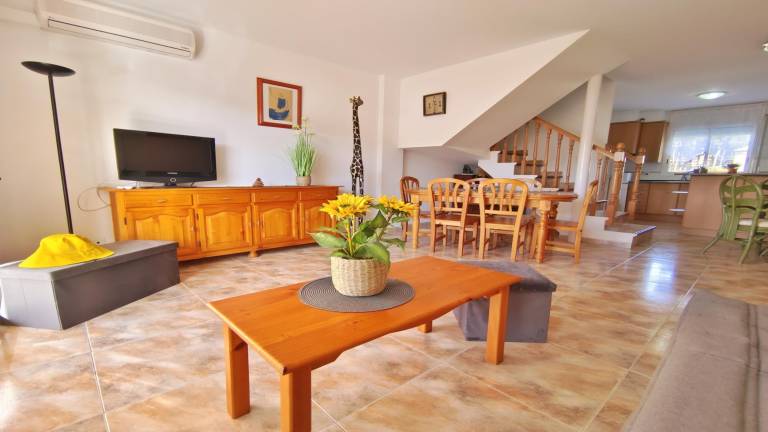Fully equipped lovely holiday apartment with garden, pool & patio | Mountain view | Close to the beach | Pet-friendly — photo 5