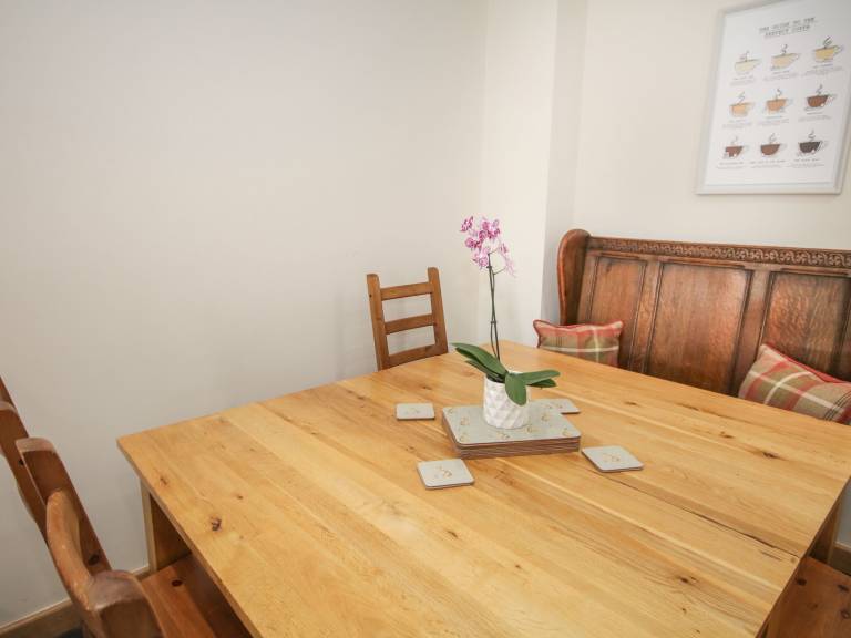 Cottage with garden — photo 4