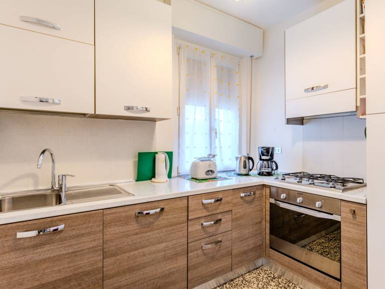 Fully equipped charming vacation home with barbecue, patio & yard | Mountain view | Pets allowed — photo 5