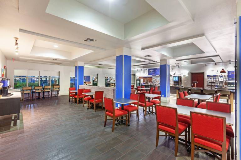 Holiday Inn Express Hotel and Suites Shreveport South Park Plaza By IHG — photo 3