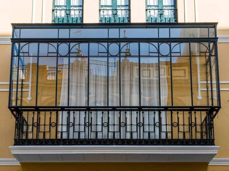19th-century house, central Seville, 2 bedrooms, balcony, equipped kitchen, air conditioning, WiFi in Seville