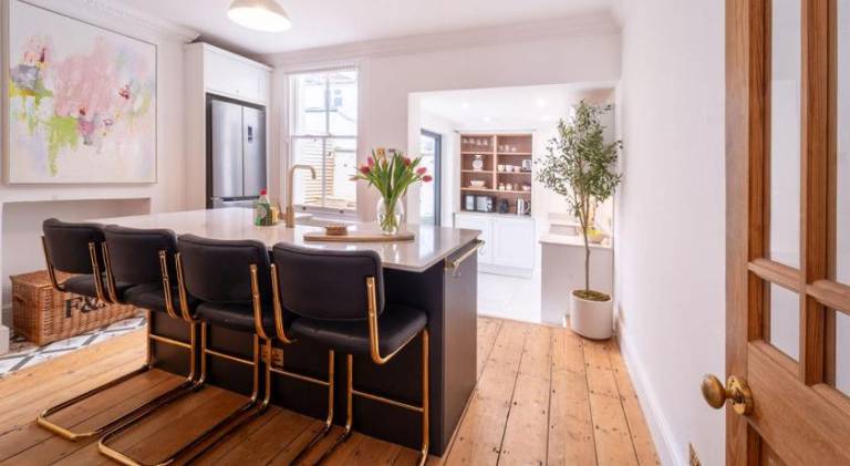 Vacation home with 3 rooms for 8 persons in Cheltenham
