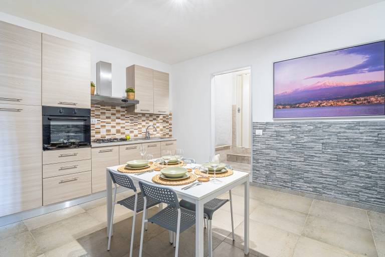 Charming holiday apartment with fast internet | Next to Catania Cathedral | City view | Pets allowed — photo 4
