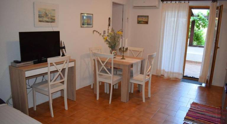 Holiday apartment with 2 rooms for 5 persons — photo 2