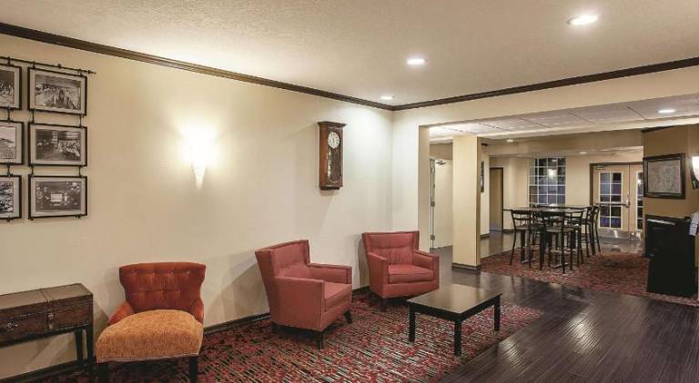 La Quinta Inn & Suites by Wyndham Davis — photo 4