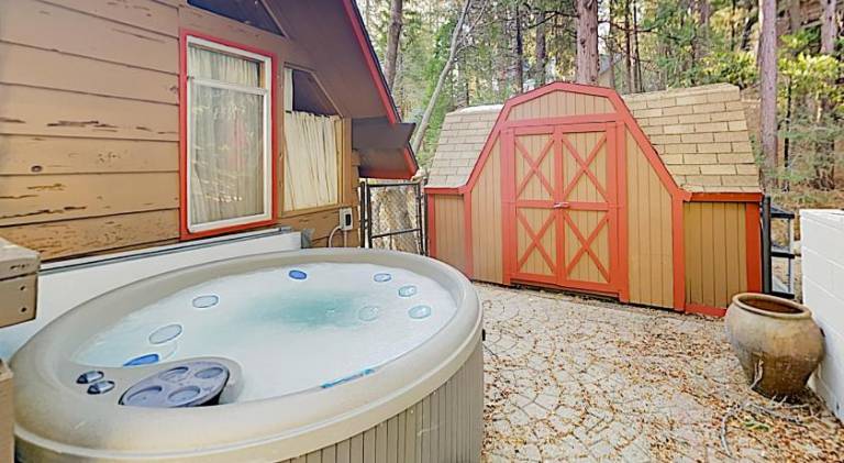 Annandale Manor in Lake Arrowhead, CA