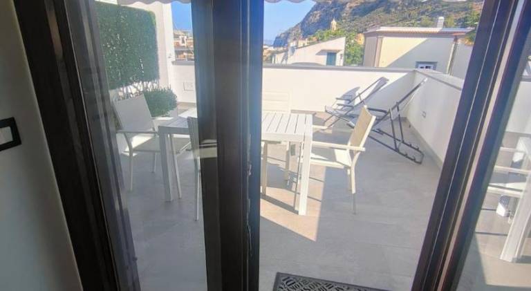House with terrace — photo 4