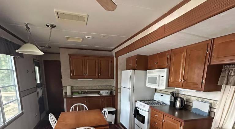 Lakefront RV Cottage in Parry Sound 3 — photo 4