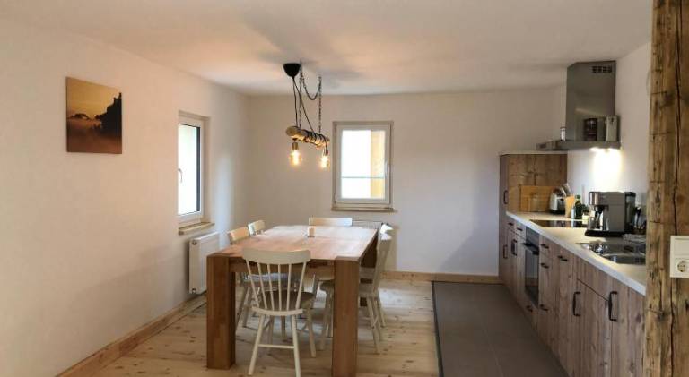 Holiday apartment with yard, BBQ & patio — photo 4