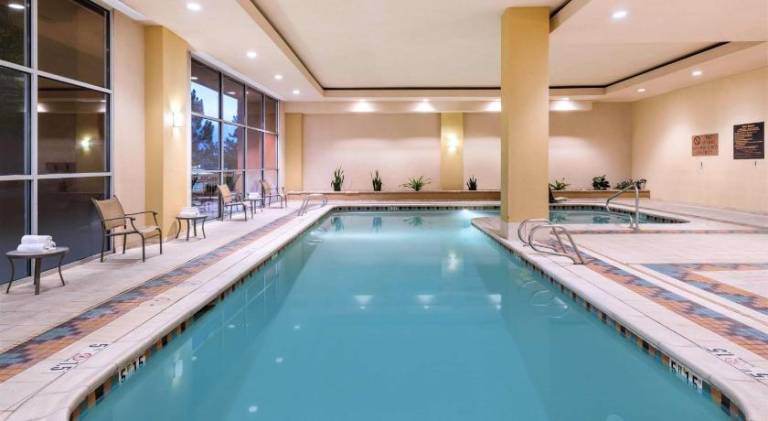 Embassy Suites by Hilton Albuquerque — photo 3