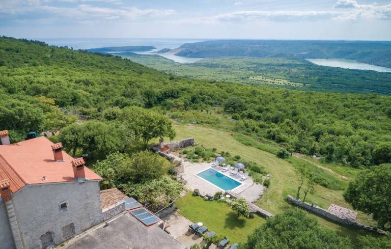Vacation home with patio, private pool & yard | Sea view — photo 3