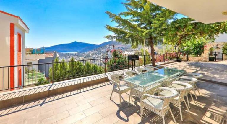 Fully equipped villa with grill, private pool & terrace | Perfect for remote work | Pets allowed — photo 5