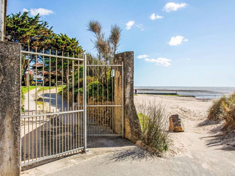Vacation home with yard, grill & terrace | Sea view — photo 2