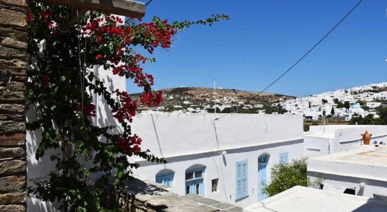 Lovely vacation home with patio | Pets are welcome in Sifnos