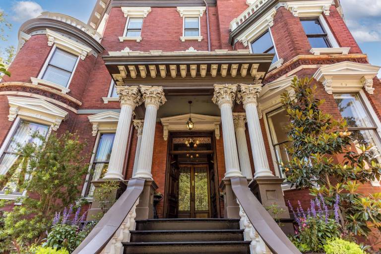 Bed and breakfast  Historic District - North