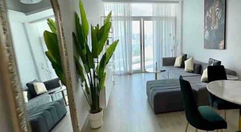 Ample serviced apartment with sauna, patio & pool | Beach nearby | Pets allowed — photo 2