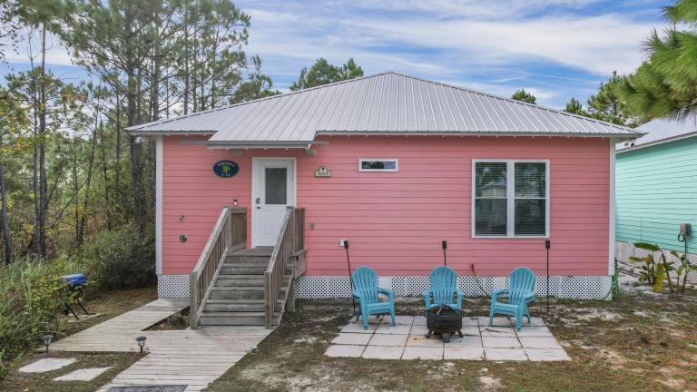 Fully equipped lovely cottage with yard, pool & BBQ | Pets allowed — photo 5