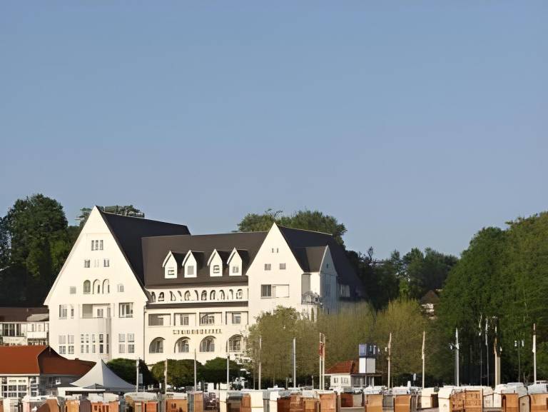 Strandhotel Glucksburg in Gluecksburg