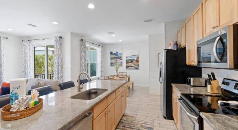 Vacation home with pool | Beach nearby | Pets are welcome — photo 2