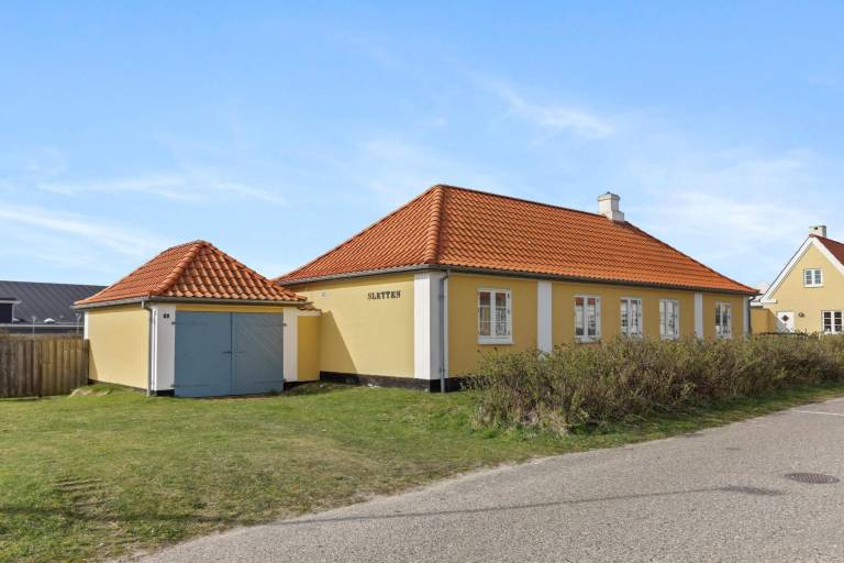 House with garden in Lokken