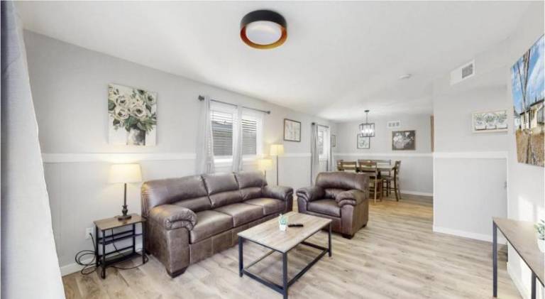 House with 1 room for 10 persons in Aurora, CO