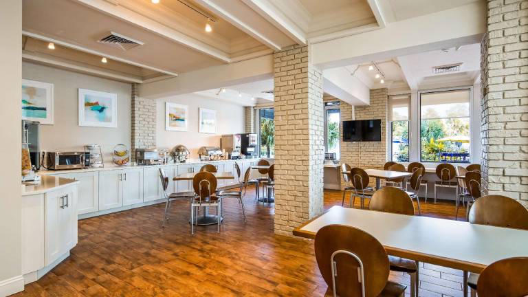 Best Western Plus Yacht Harbor Inn — photo 4