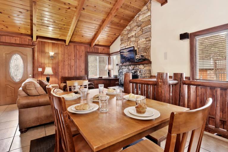 Bear Tracks Ski Haus Retreat- Hot Tub- Pool Table — photo 4