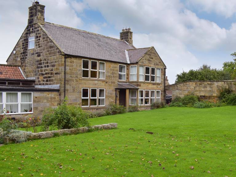 Cottage Loftus