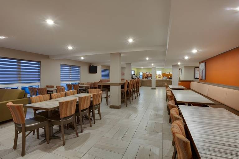 HOLIDAY INN EXPRESS & SUITES FREDERICTON By IHG — photo 3