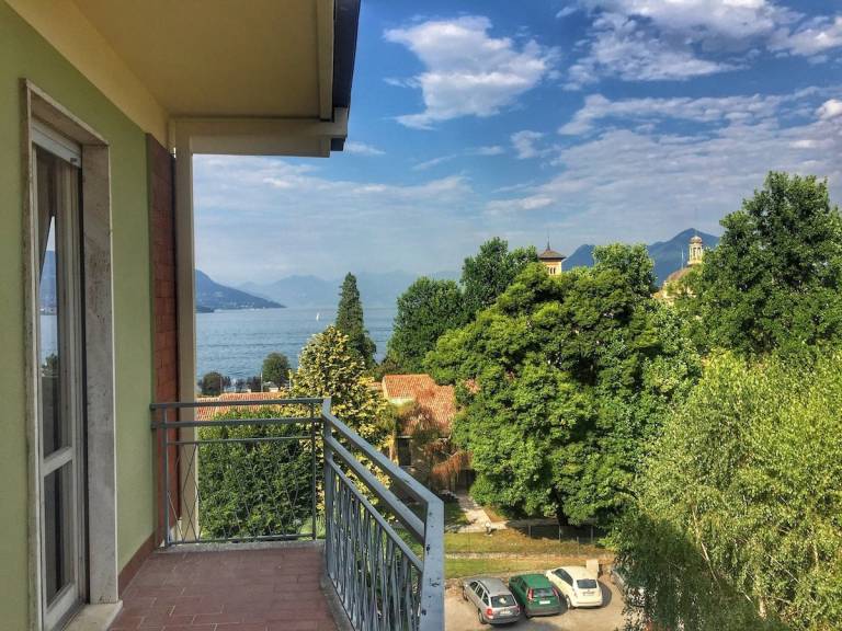 Rental apartment with patio — photo 3