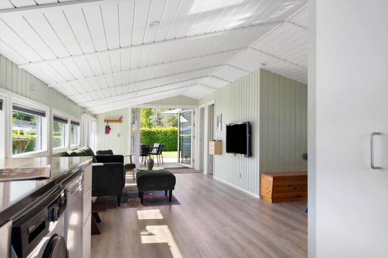 Vacation home with grill, yard & terrace | Sea view — photo 4