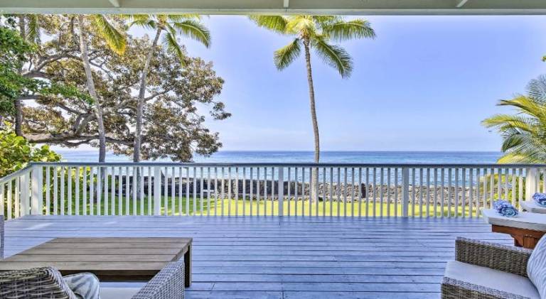 Bright and Airy Beach House with Oceanfront Views — photo 5