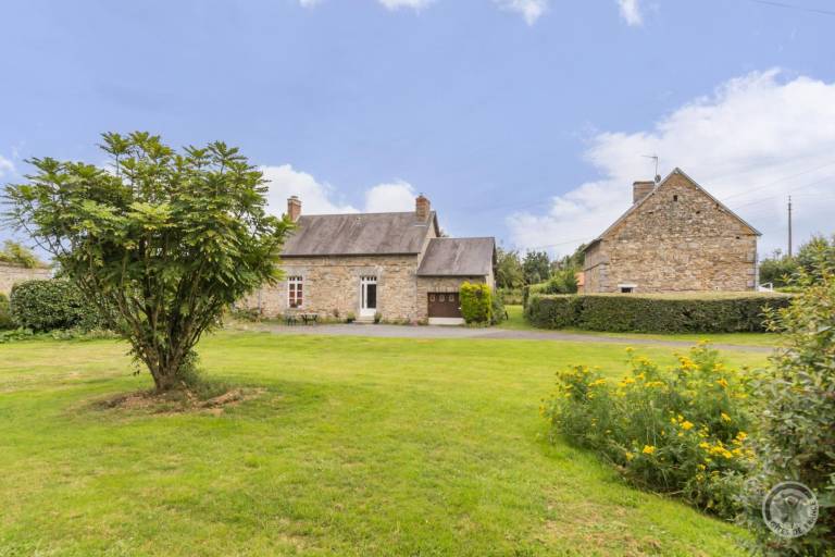 Gite with garden & BBQ in Coutances