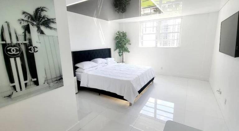House with pool — photo 2