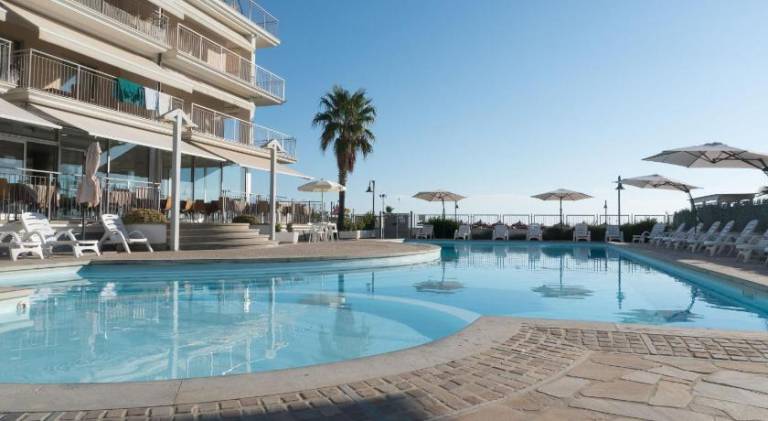 Holiday apartment with pool in Roseto degli Abruzzi