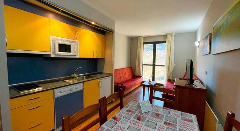 Apartment with 2 rooms for 6 persons — photo 4