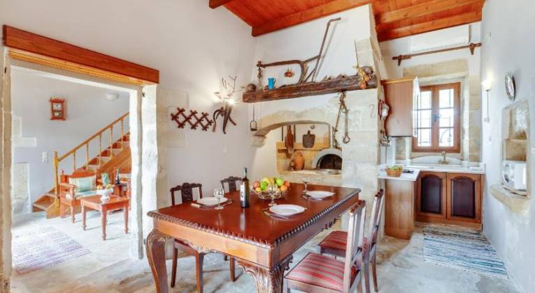 Villa with patio, grill & private pool — photo 4
