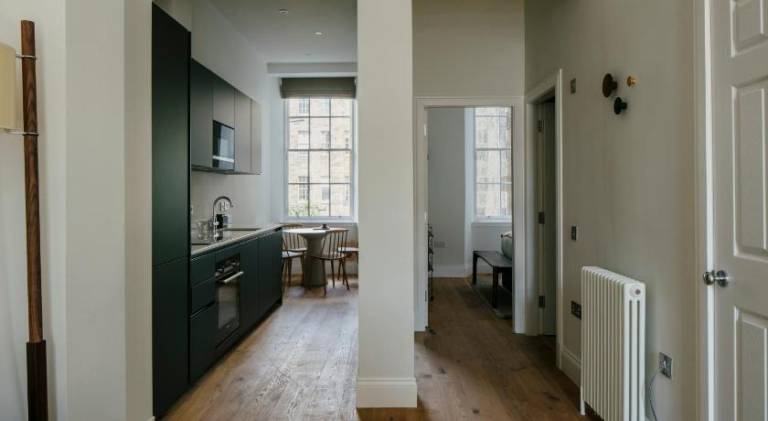 Nice serviced apartment with patio | Next to Edinburgh Castle | Pets are welcome — photo 2