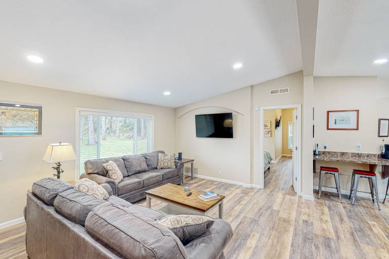 House Coos Bay