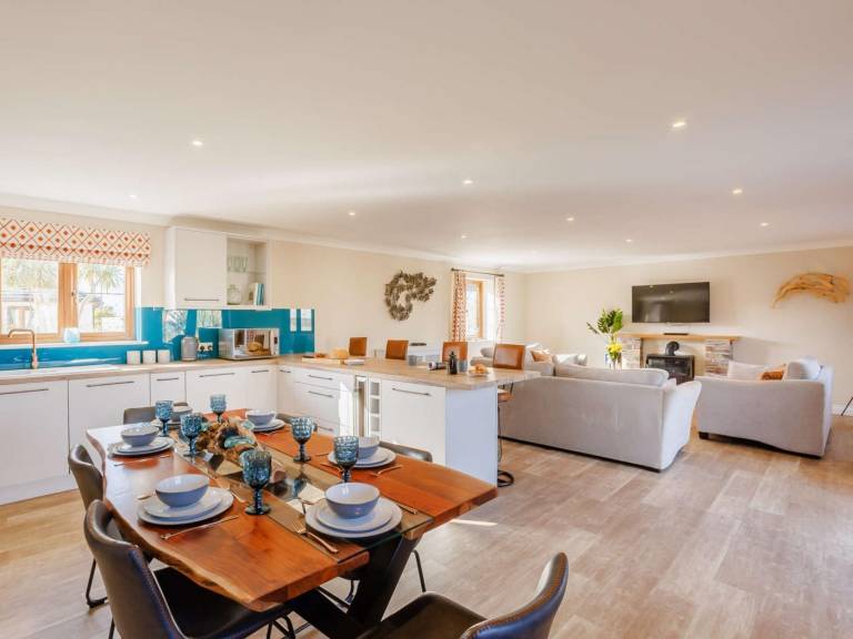 Vacation home with hot tub, barbecue & garden in Bideford