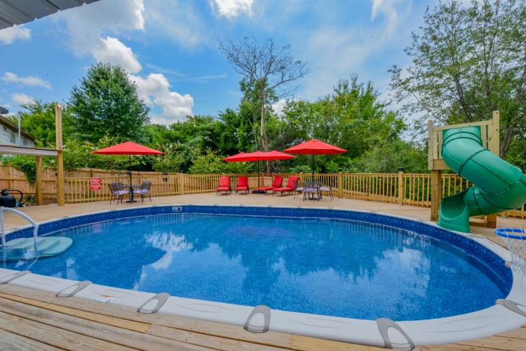 Vacation home with garden, grill & private pool | City view — photo 3