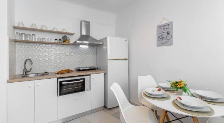Rental apartment with patio | Next to the beach | Suitable for remote work | Dogs allowed — photo 3