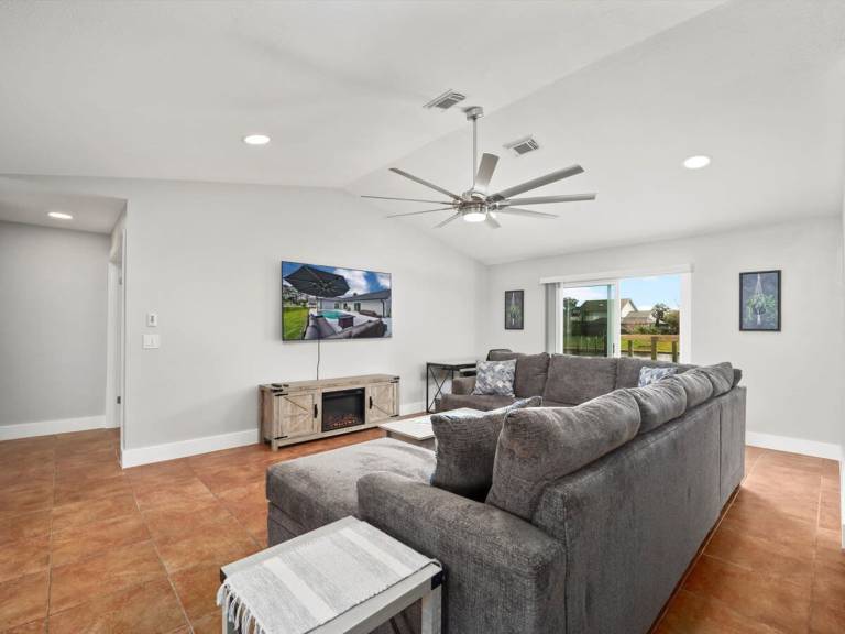 Family-oriented wonderful vacation home with grill, fast internet & garden | Sea view | Pets are welcome — photo 2