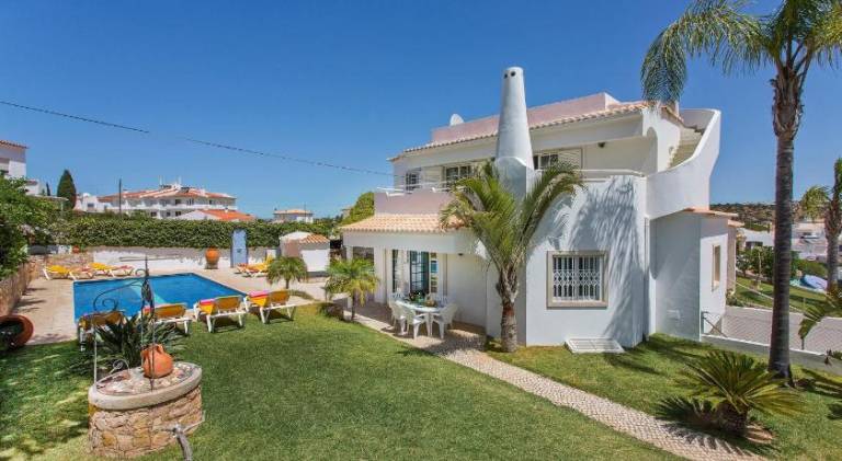 Fully equipped villa with patio, private pool & garden | Suitable for remote work | Pet-friendly — photo 4