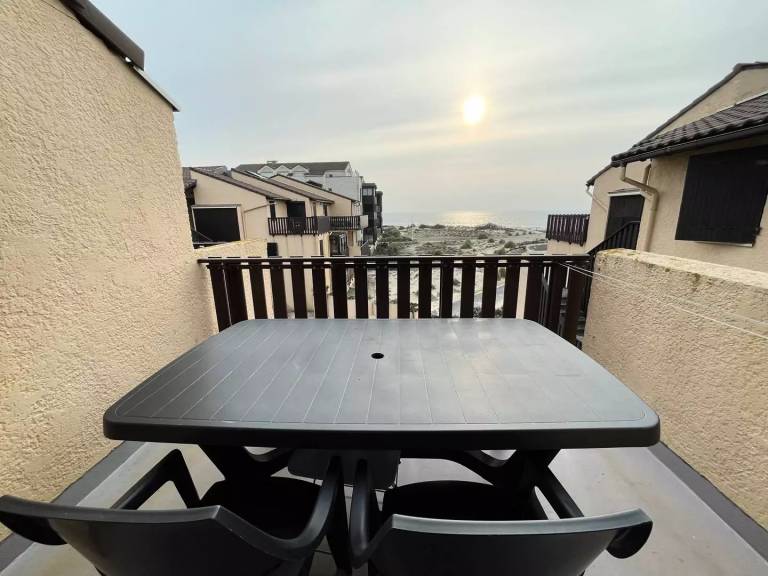 Rental apartment with patio & garden in Lacanau
