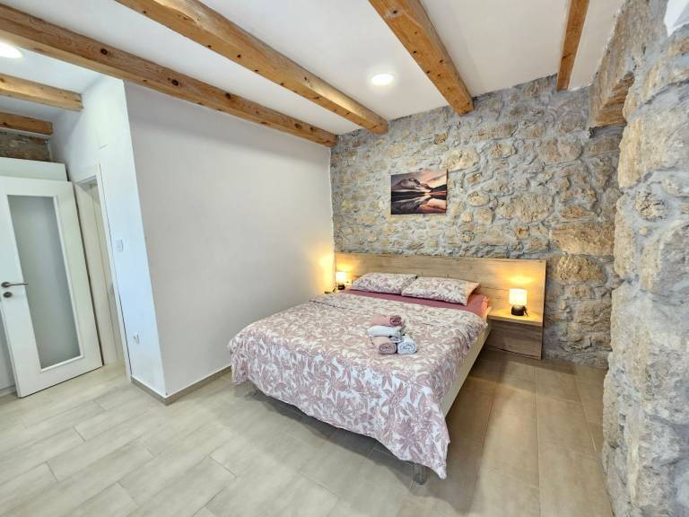 Fully equipped lovely vacation home with private pool, terrace & grill | Dogs allowed — photo 4